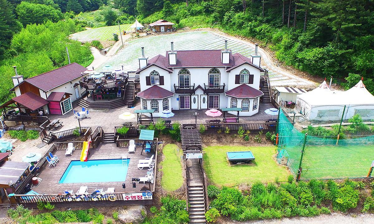 Gold Castle Pension Pyeongchang Exteriör bild